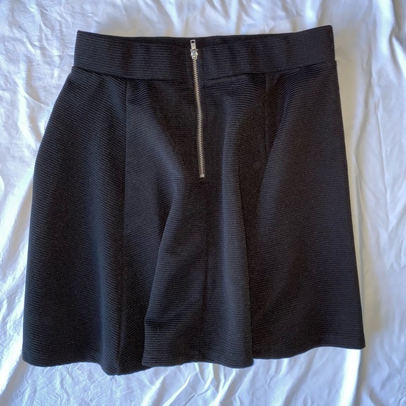 DIVIDED (H&M) Black mini skirt - Picture 2 of 2
